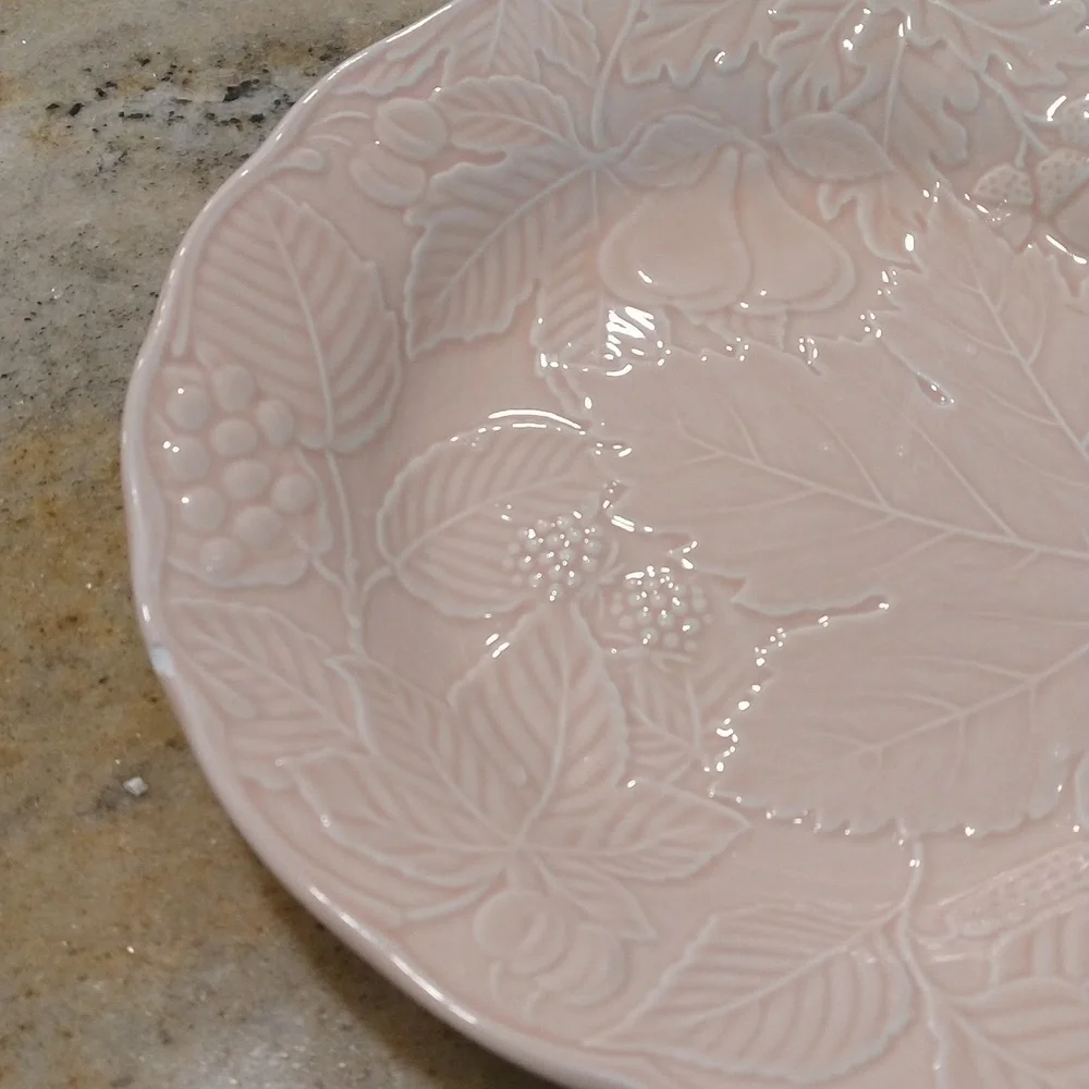 Vintage Nikko Woodbury peach/ pink majolica plate 8